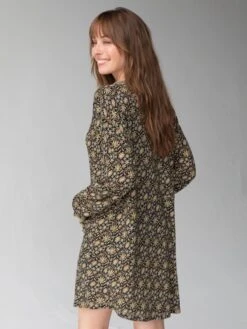 Natural Life Charlie Long Sleeve V-Neck Dress - Black Tan Daisies -Natural Life Shop 484A0158 20copy