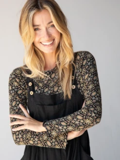 Natural Life Lily Printed Knit Long Sleeve Tee Shirt - Black Tan Daisies